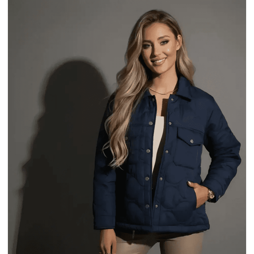 Parka bleu marine femme : comment la porter et avec quoi ?