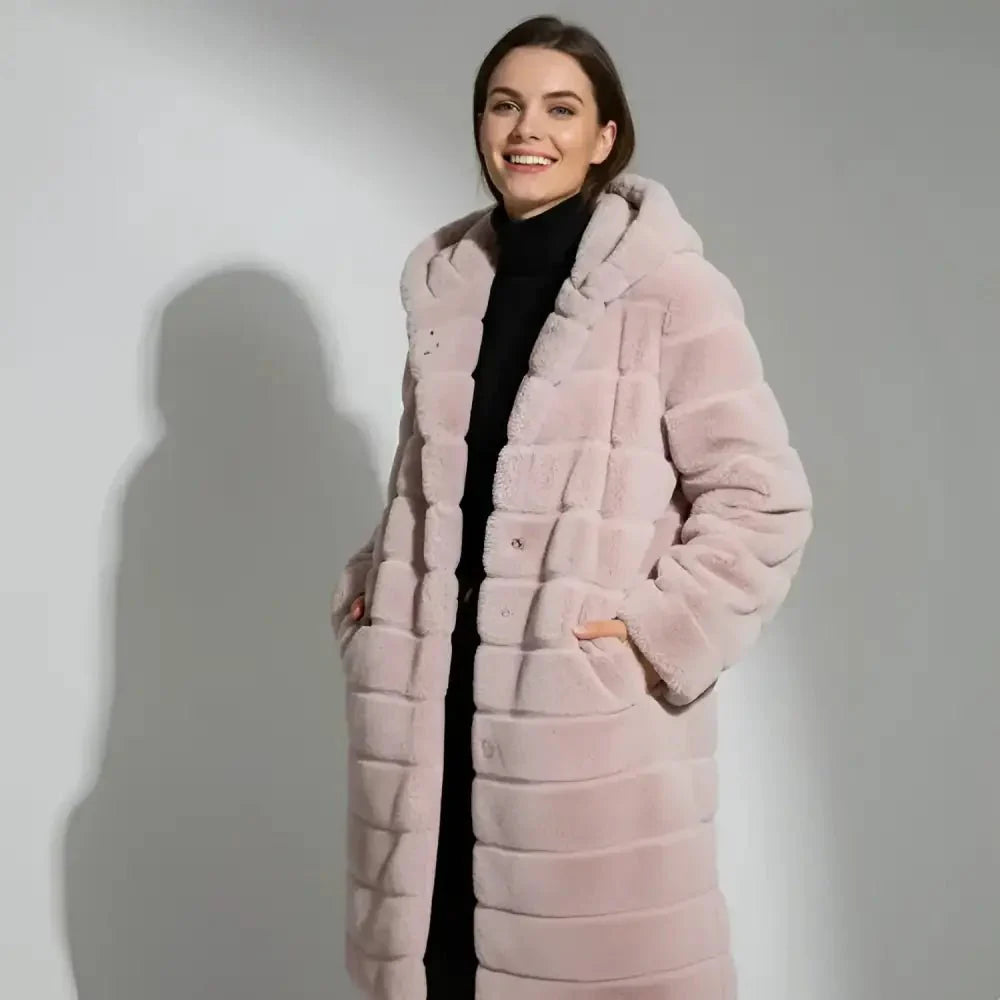 Manteau long femme à capuche fourrée pour une protection optimale contre le froid
