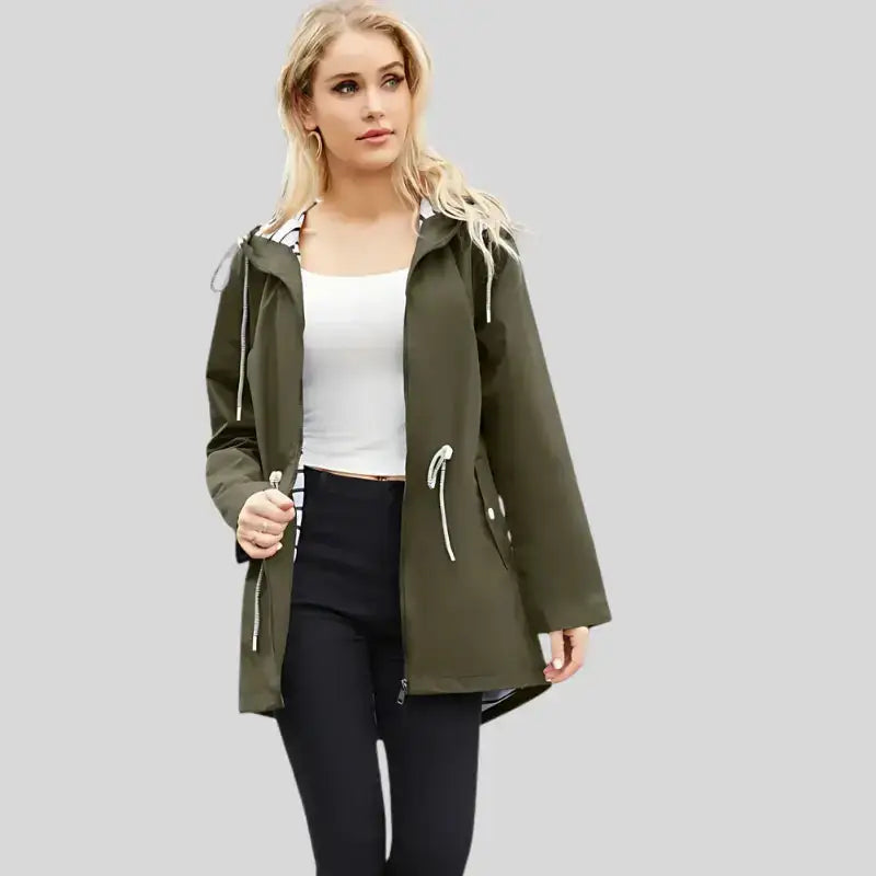 Parka kaki femme légère et déperlante pour l’automne et l’hiver Image