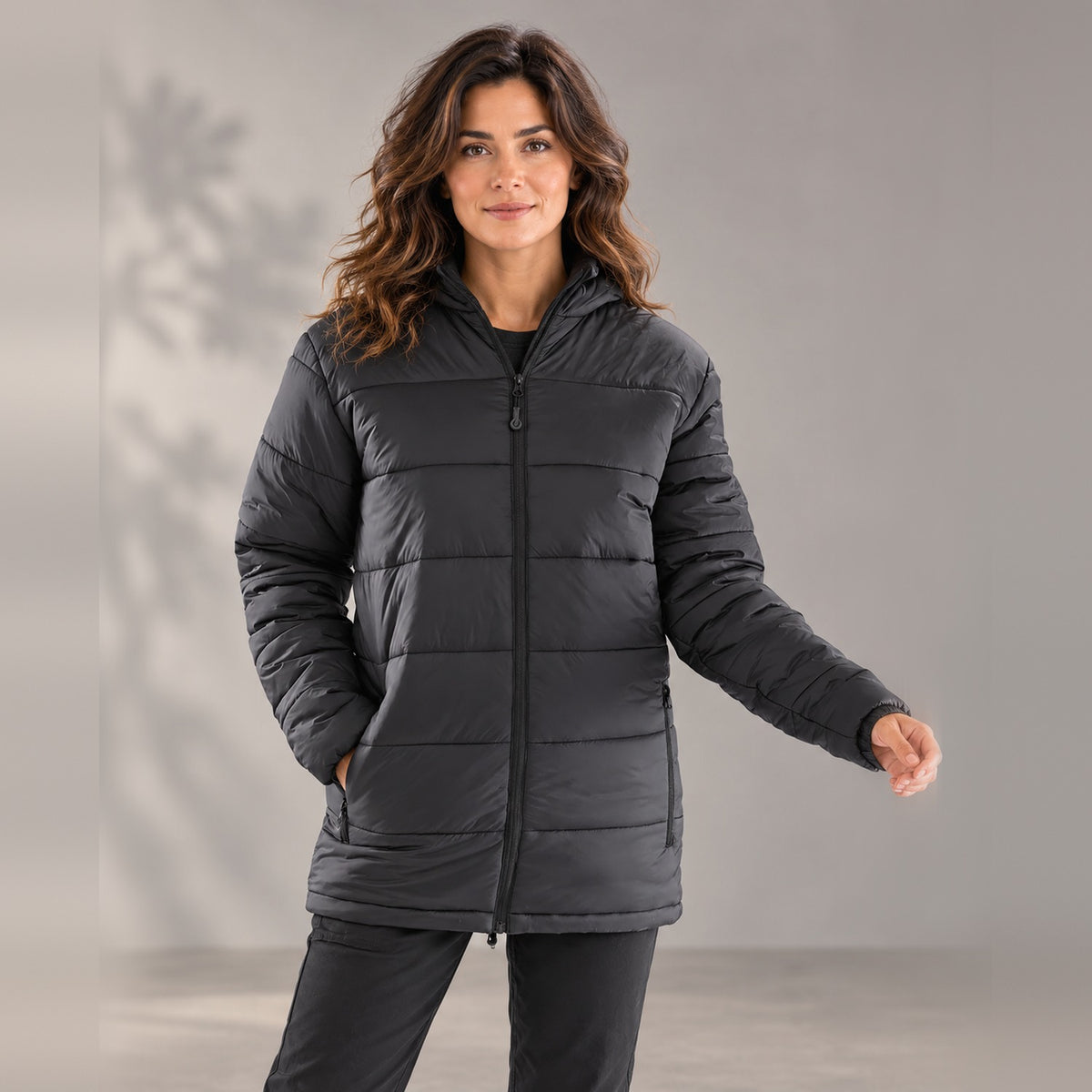 Parka professionnelle matelassée recyclée – L’Itinérance portée, coloris Noir