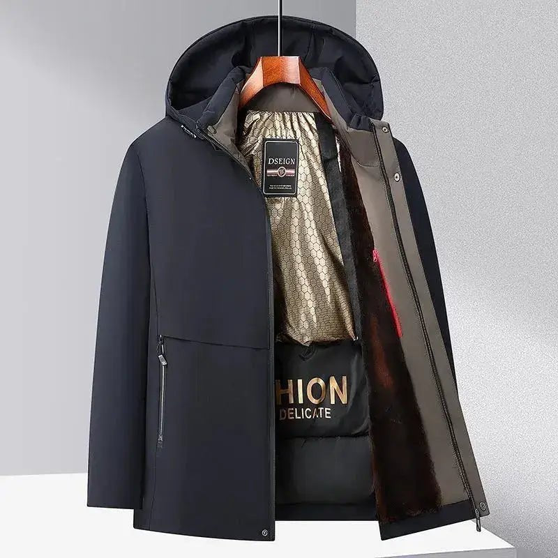Parka homme bleu marine à capuche – Le Hauturier, idéale pour les journées fraîches avec sa doublure confortable.