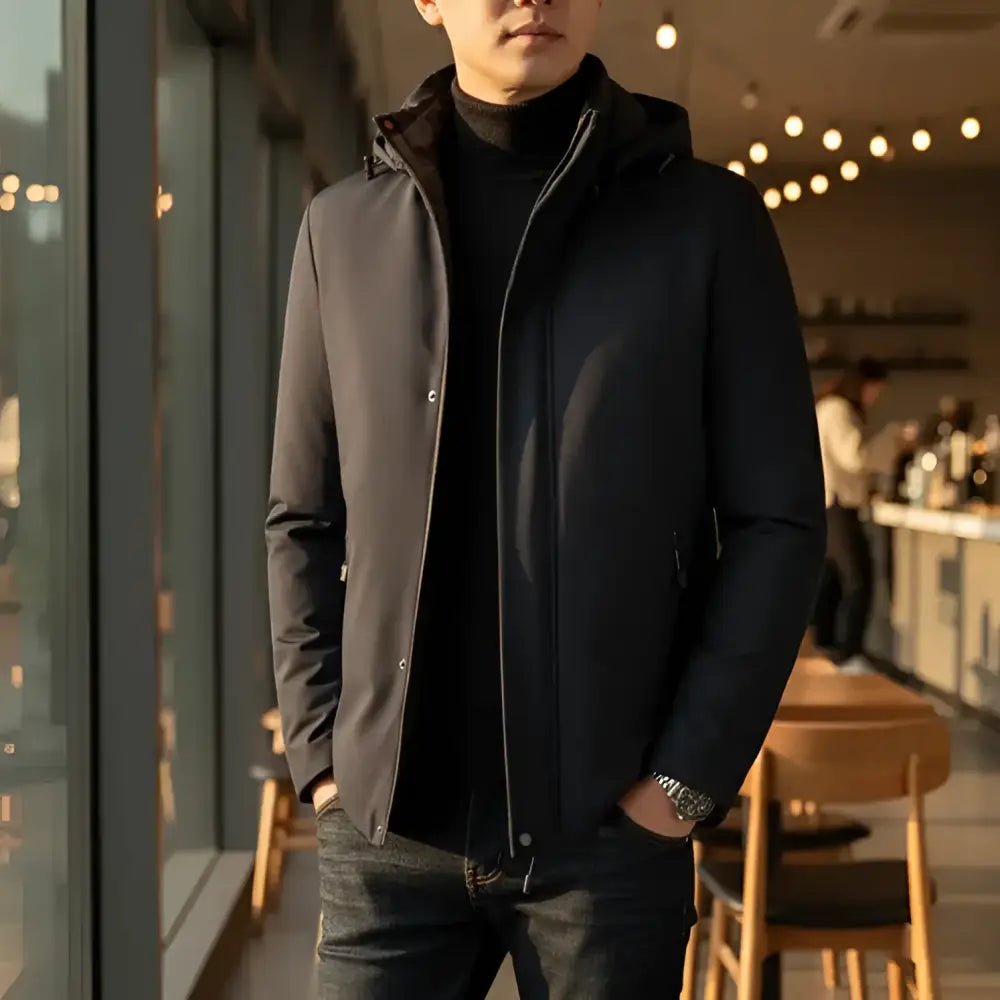 Parka homme bleu marine à capuche – Le Hauturier, idéale pour les journées fraîches.