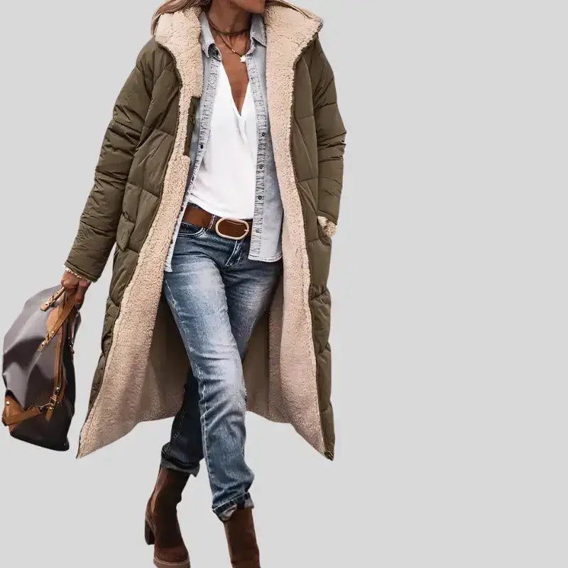 Parka imperméable fourrée femme capuche - Manteau hiver doublure sur mannequin, avec capuche et doublure en sherpa.