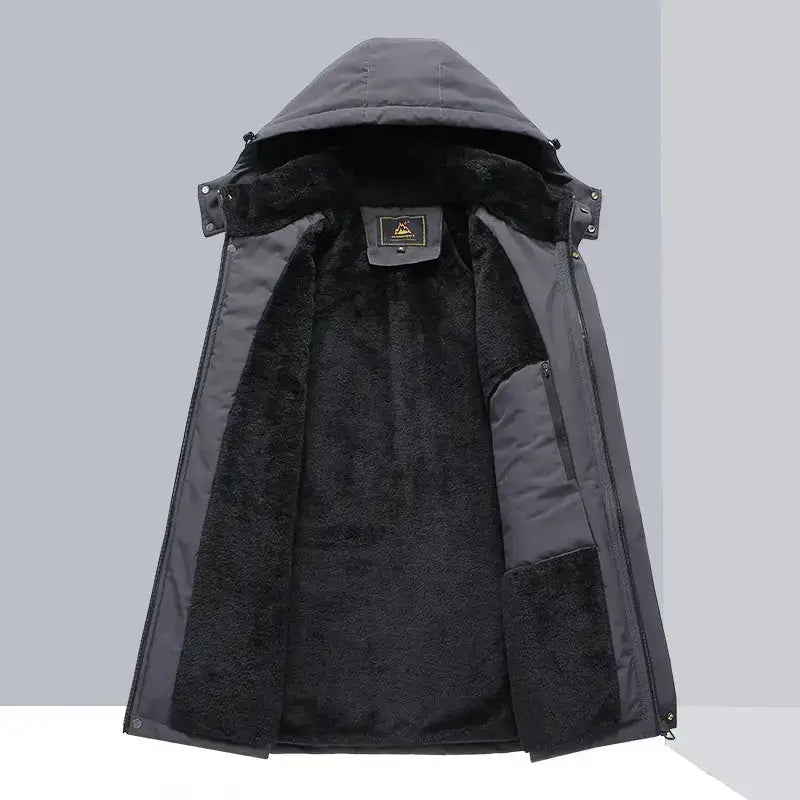 Parka homme grise à capuche vue de l'intérieur avec doublure noire et capuche.
