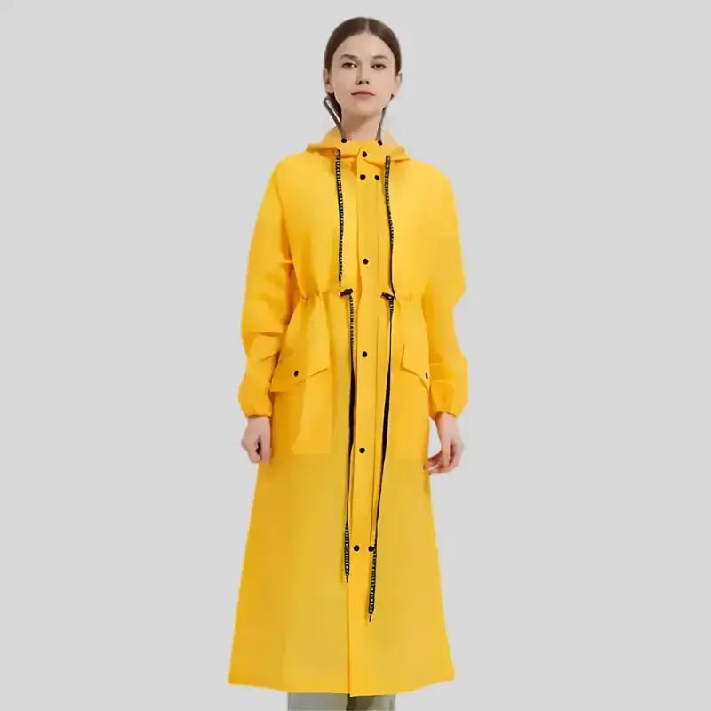 Parka légère femme déperlante colorée à capuche en jaune, parfaite pour les journées fraîches.